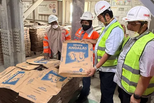 Direktur Operasi SIG Cek Langsung Produksi dan Distribusi Semen di Aceh